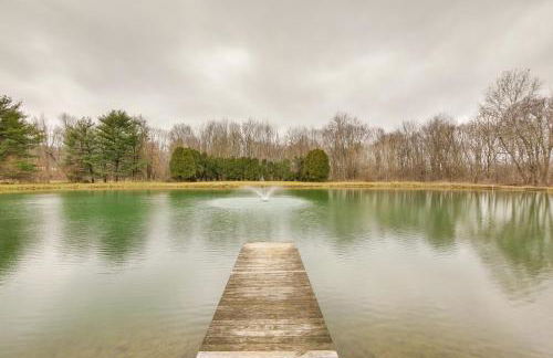Quaint Winesburg Cottage with Porch and Pond! - Foto 23