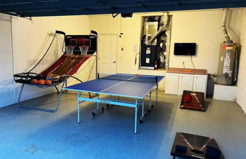 Spacious Disney Themed 5Bed Villa! Private Heated Enclosed Pool/Spa/BBQ! - Photo 10