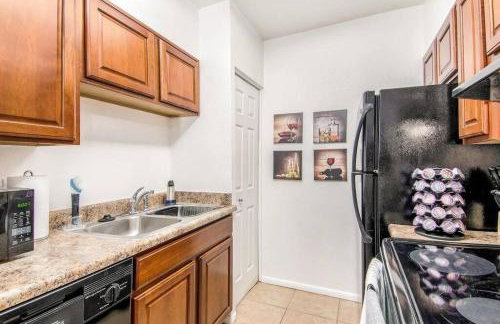 Sunny King-sized 1BD Condo near UofA and UMC w Pool, Parking - Foto 7