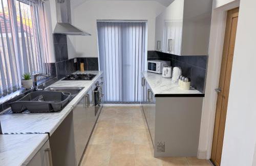 Stoneleigh Retreat 4BR Entire Home - Photo 20