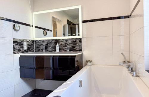 WILD&COZY Ferienhaus mit luxuriöser Küche & Garage - Foto 8