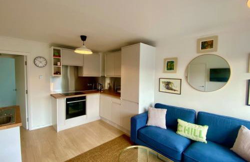 Modern 2-Bed Apartment with Off-Street Parking in Chiswick - Foto 7