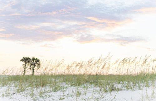 Chic Dog-Friendly 4BR | OWA + Beach + Fenced Yard - Foto 53