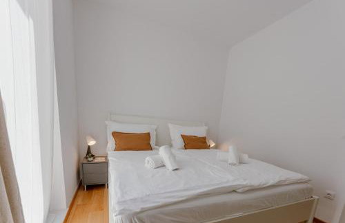 Modern 2BDR Apartment - Business Zone - Free Garage Parking - Photo 6