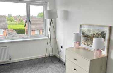 Cozy Family House 10 min from Manchester Airport - Photo 54