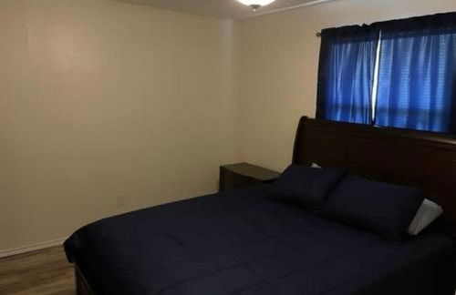 Comfortable downstairs 2 bed next to Fort Sill - Photo 4