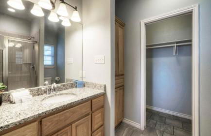 Group Getaway w/ Pool, Boat Dock 2 Homes Laguna Village Retreat by Avantstay - Foto 134