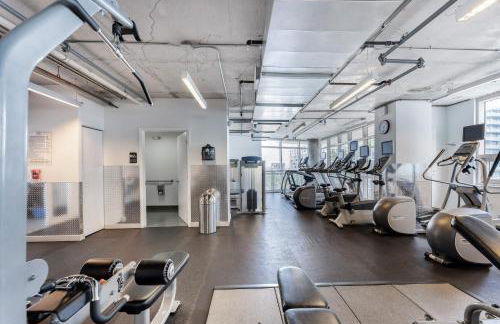 1BR Miami Retreat with BBQ, Pool, & Skyline Views - Foto 24