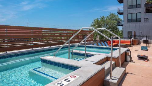 2 BR Dwntwn Apt with Hot Tub - Foto 1