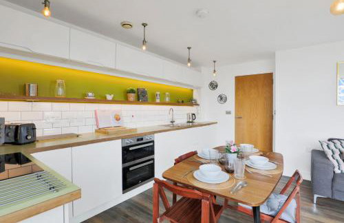 Canary Wharf Escape - Stylish 2BR - Canal Views & City Lights - Foto 22