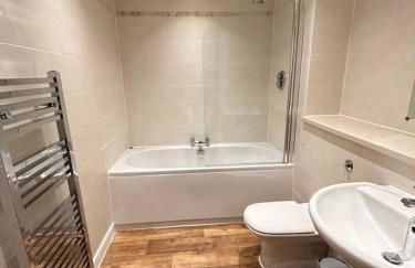 City Centre 2 bed apartment with a balcony - Foto 11