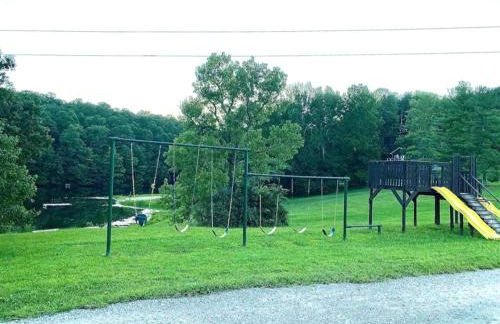 Edgewater Escape, Hocking Hills, Hot Tub, Pond - Photo 28