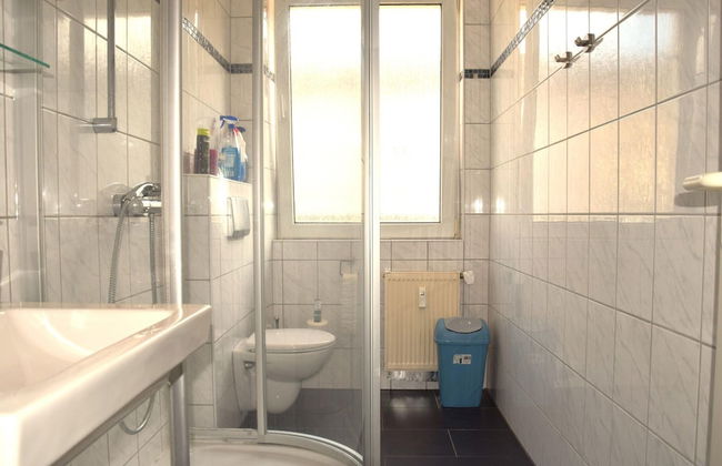 Cosy Apartment in Oberhausen With Balcony - Photo 20