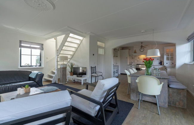 Villa w/ Electric Charging & Parking - Foto 10