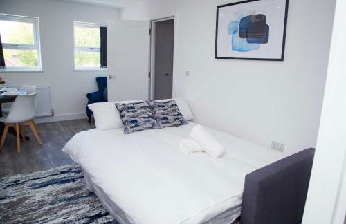 Bridge Court by Sterling Edge Apartments - Luxury Aparthotel - Stylish 1-bed Apartments - Balcony with Canal View or Private Garden - Free Parking - Foto 50