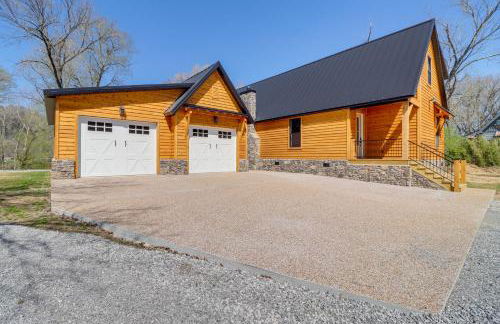 Riverfront Mountain View Cabin with Deck and Grill! - Foto 36