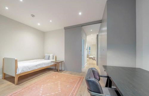 Stylish 3-floor 3bed home with garden near river - Foto 37