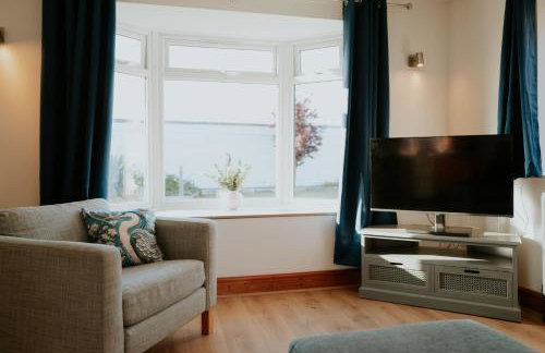 The Bird's Nest by Sheppey Stays- Pet Friendly Cozy Coastal Escape - Sleeps 6 with Parking - Great Rates for Long Stays - Photo 20