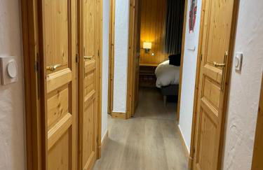 Meribel Centre La Chaudanne, real ski in and out right on slopes, 3 bedrooms 2 bathrooms, newly renovated, Chalet l'Épervière - Foto 11