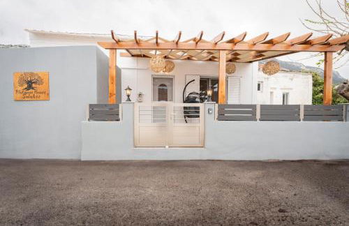 Luxury Getaway with Jacuzzi - Platanos House Salakos - Foto 14