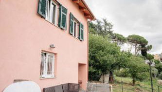 8 beds- surrounded by greenery with parking - Foto 3