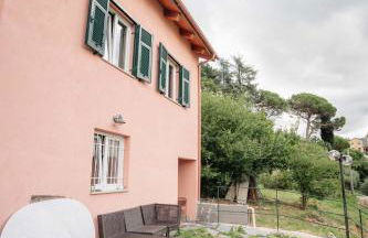 8 beds- surrounded by greenery with parking - Foto 3