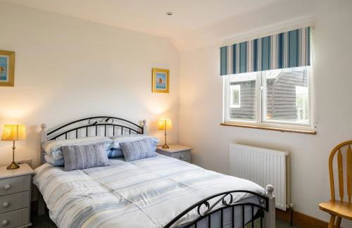 Dolphin Lodge - Photo 13