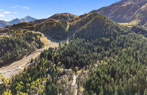 Beartooth Lodge with Hot Tub and Stuart Falls Views - Foto 15