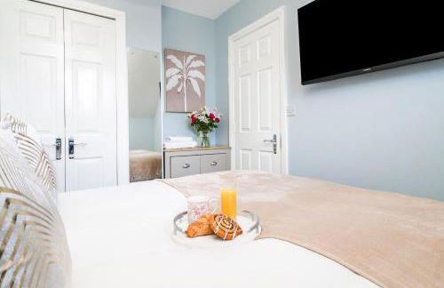 Progressive House 5 Bedrooms Inc Study with Sofabed, Garden, Smart TV in Every Bedroom FREE Parking - Foto 55