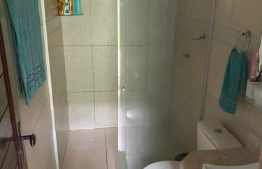 Casa Grande com 2 quartos e 3 camas com AR CONDICIONADO nos dois quartos - Foto 18