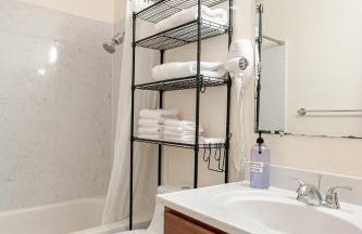 Modern & Cozy 2 Bedroom 2 Bathroom Sofabed Suite - Foto 8