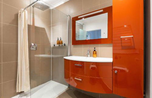 Relaxing and Spacious Kensington Apartment with Patio - Foto 16