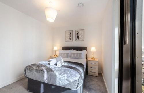 Stylish Skyline Apartment - 2 Bed, 2 Bath, Gym, Concierge in City Centre - Foto 45