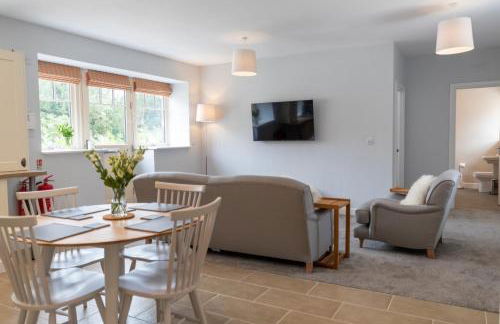 Phaleron - Modern barn conversion on a country estate - Photo 2