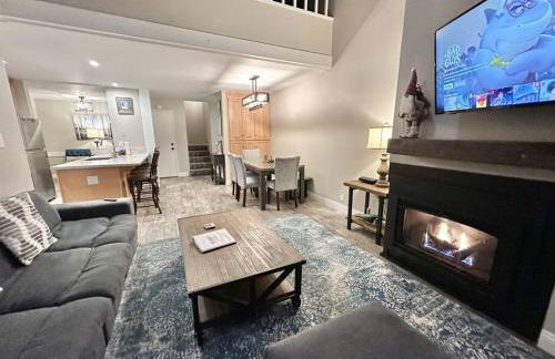 Rustic Modern Condo - Close to Village - Sleeps 10 - Foto 1