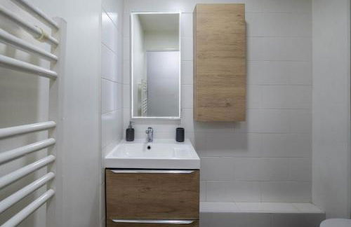 Parisian Chic & Spacious Studio with Parking - Foto 5