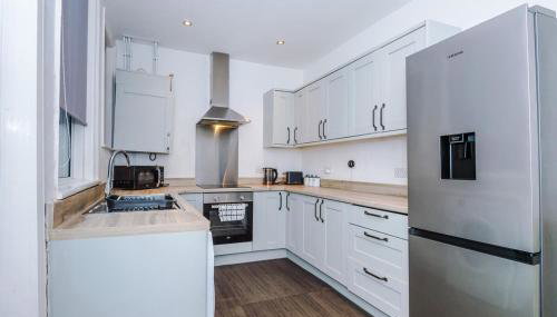 4 Bedroom House in Walkden with Free Parking, by Short Term Digs Short Lets & Serviced Accommodation - Foto 4, Other