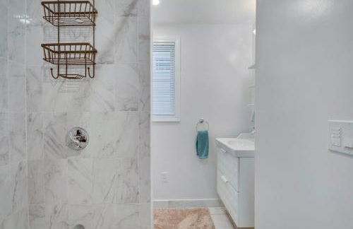 2BR DOG-Friendly Apt in 2-Fam Home - Comfy Retreat - Foto 23