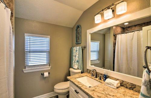 Unobstructed Beachfront! Galveston Oasis with Decks - Foto 14