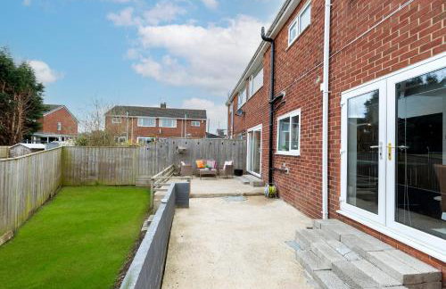 Stunning Bishop Auckland House with 5-bedrooms & 8 Beds Sleeps 12 with Free Parking by PureStay - Foto 70