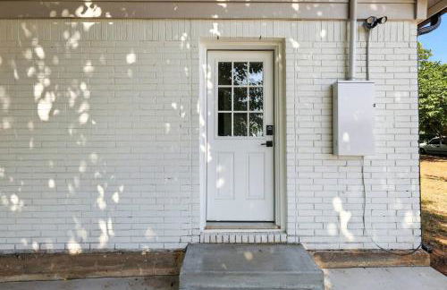 Newly Remodeled 3 Bedroom Bespoke Home Near Fort Worth - Photo 29