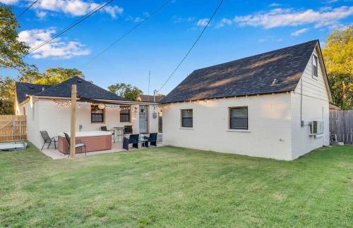 Fully Restored cottage, AMAZING game room, hot tub - Foto 32