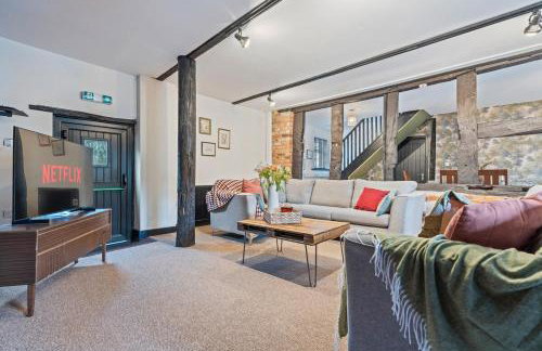 #111 New Farm with hot tub and Sauna - Sleeps 18 - Near Elmore Park - " Perfect for Contractors and Families - Parking space for 10 cars" - Foto 79