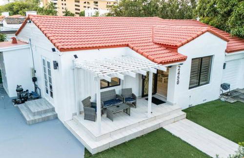 Luxury Retreat 3B ,2Ba POOL , Coral Gables Center - Photo 11