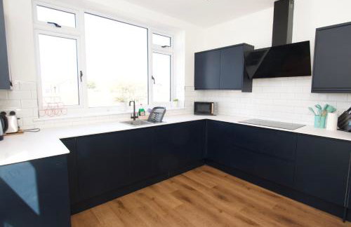 Beautiful large 3-bed coastal flat with parking. - Foto 34