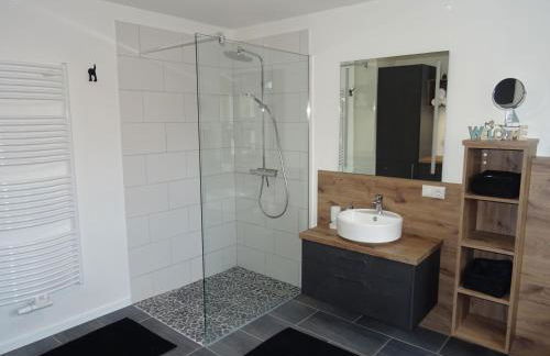 "Bi Oddi" - moderne FeWo mit Terrasse und Garten - Foto 6