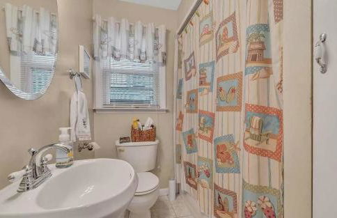 Seaside Getaway! 3 Blocks to Beach with Washer-Dryer - Foto 14