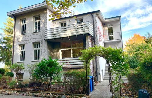 DEUTSCHE VILLA - SUPERIOR APARTMENT- 1 Obergeschoss mit gem Sauna und Garten - Foto 3