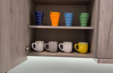 Three-bedroom modern family home by the pond with free parking - Photo 30