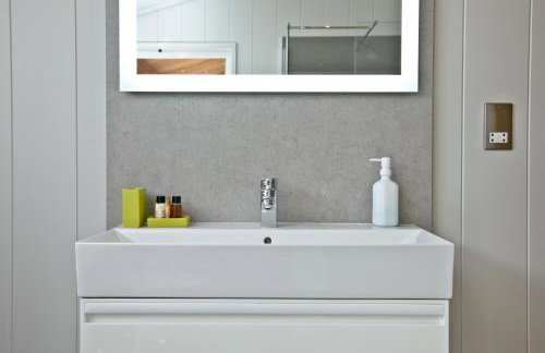 Orchard Lodge, Strawberryfield Park - Photo 29